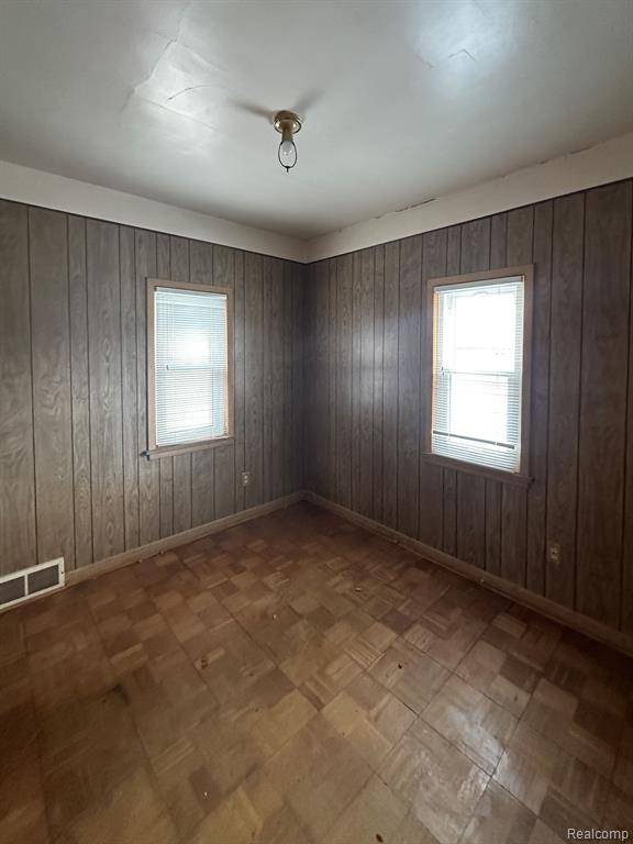 Wyandotte, MI 48192,546 BONDIE Street