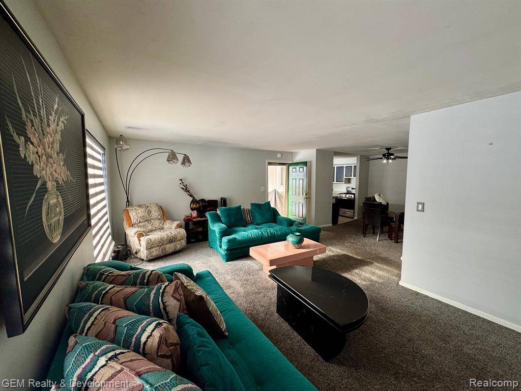 Novi, MI,39535 VILLAGE WOOD Road