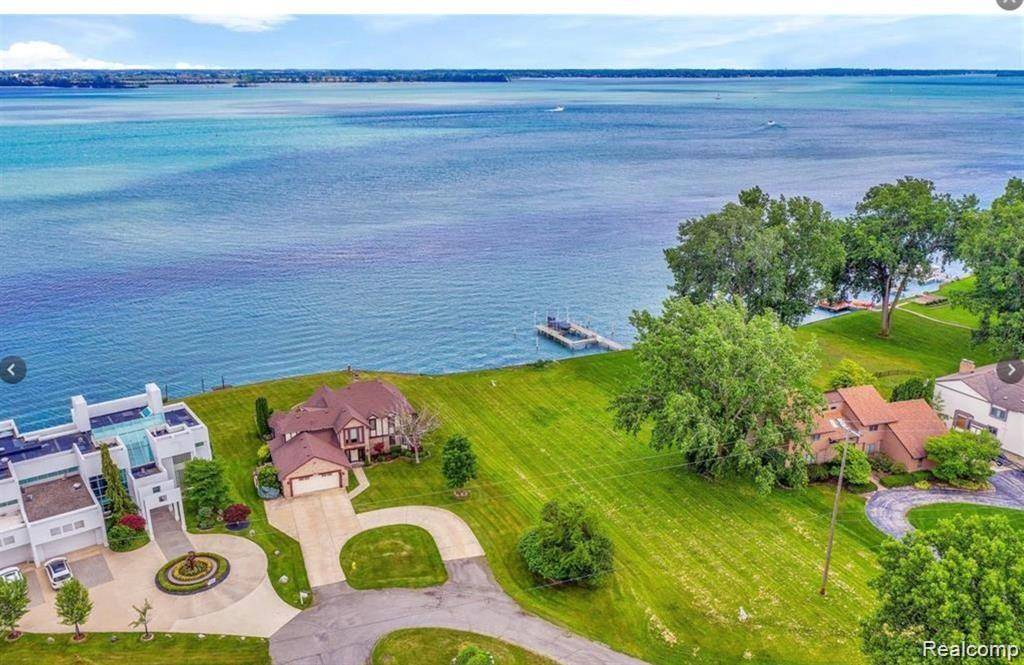 Grosse Ile, MI 48138,17505 Parke Lane Road
