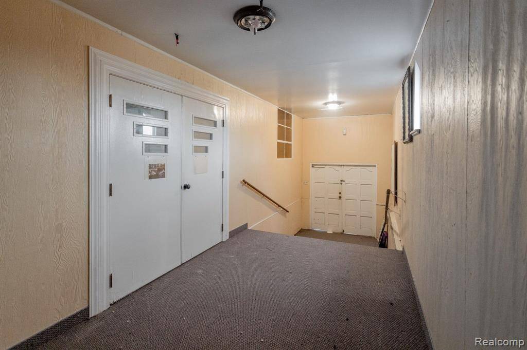 Eastpointe, MI 48021,14873 COLLINSON Avenue