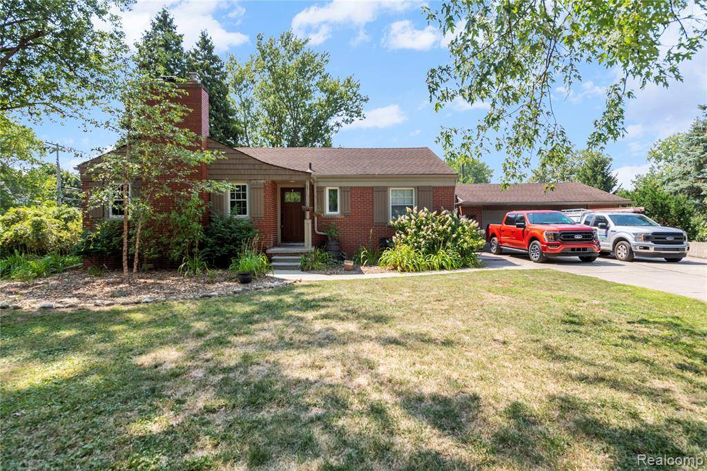 Grosse Ile, MI 48138,24530 HICKORY Drive