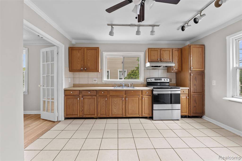 Center Line, MI 48015,8099 SUPERIOR