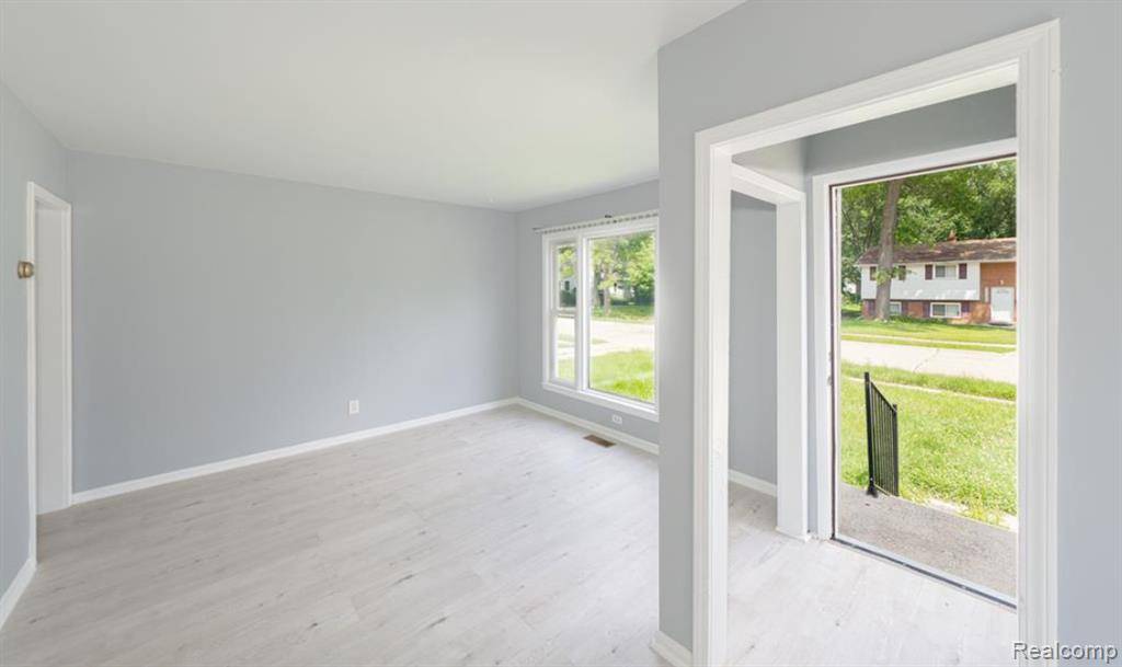 Hazel Park, MI 48030,23383 CAYUGA Avenue