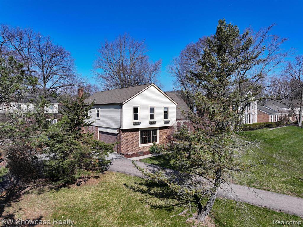 West Bloomfield, MI 48323,4238 STILL MEADOW Lane