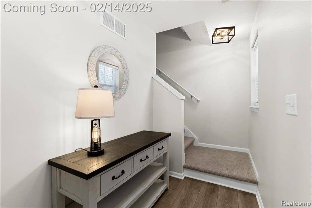 Brighton, MI 48116,565 JENNY WAY