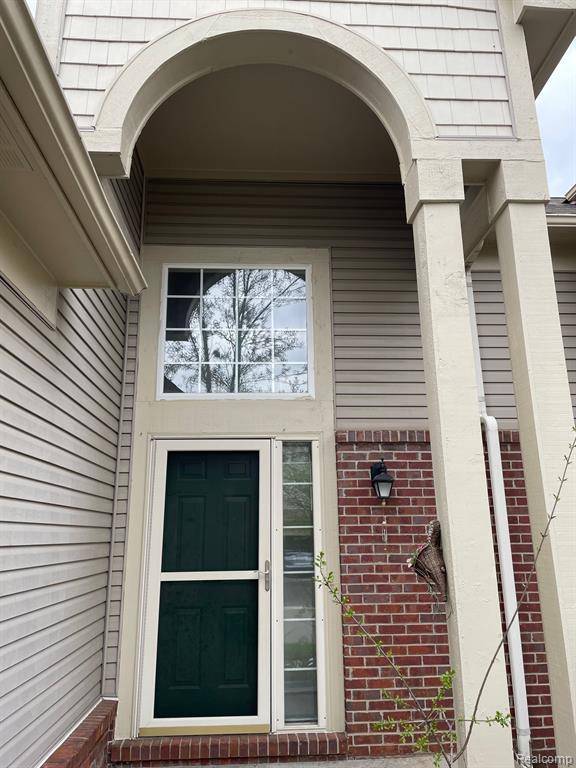 Farmington Hills, MI 48331,38463 SARATOGA Circle