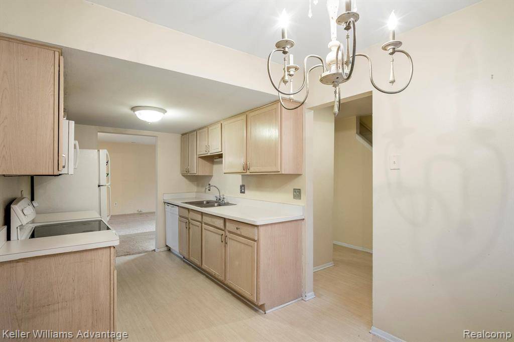 Southfield, MI 48034,26889 FARMBROOK VILLA Drive