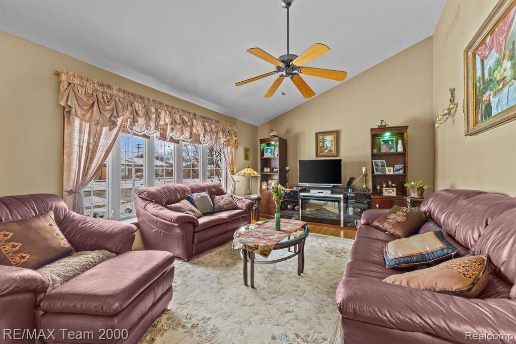 Dearborn Heights, MI 48127,6645 N CHARLESWORTH Street