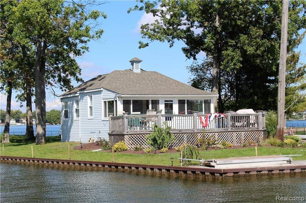 Orion, MI 48362,752 Preston Island