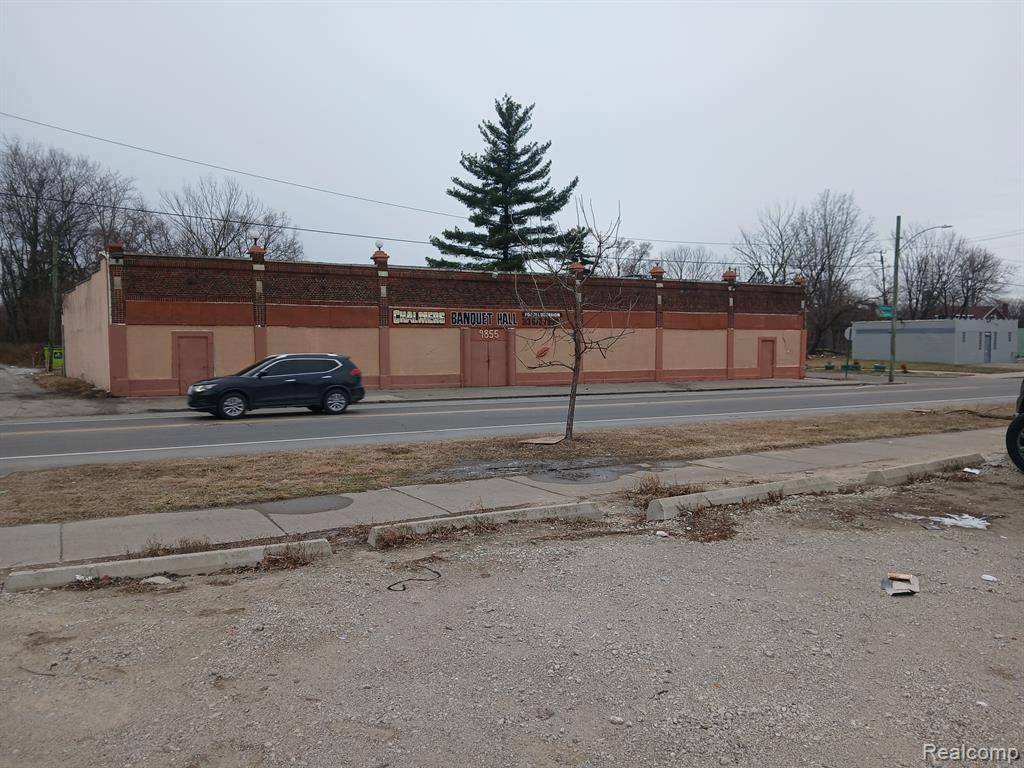 Detroit, MI 48213,9851 CHALMERS Street