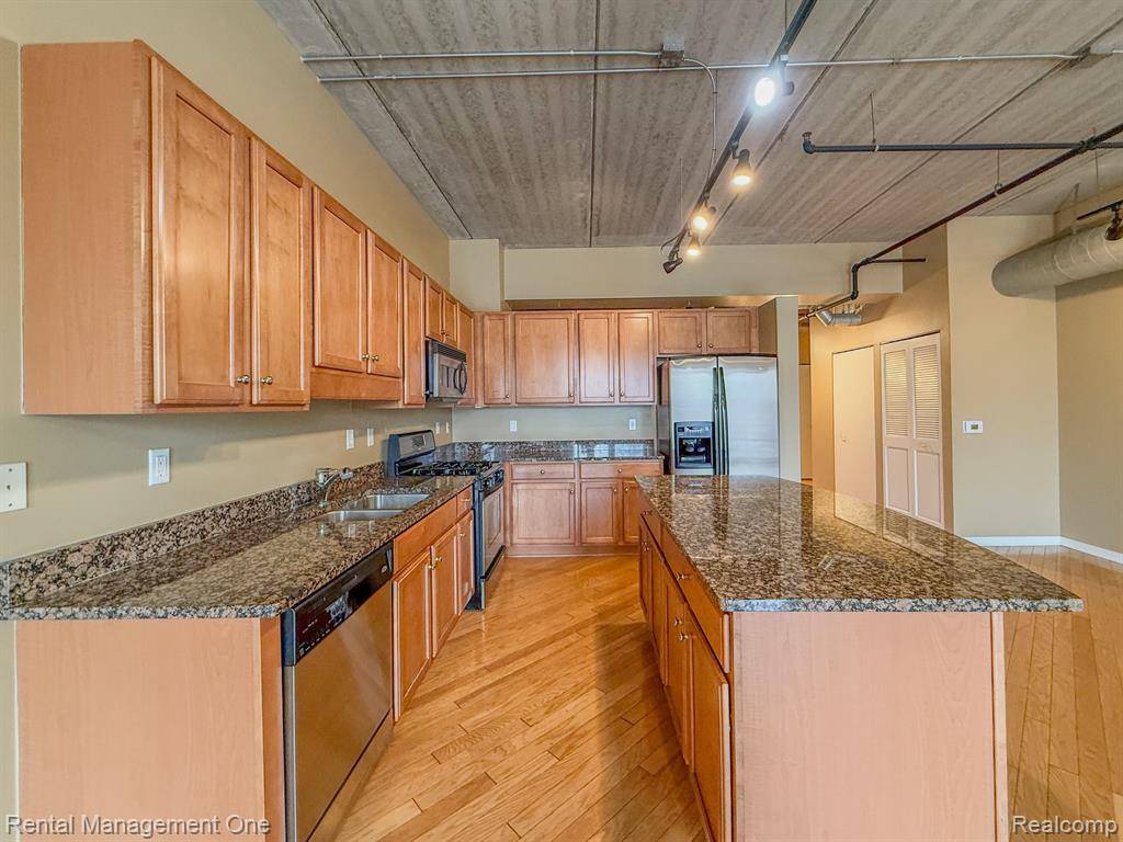Royal Oak, MI 48067,101 CURRY Avenue