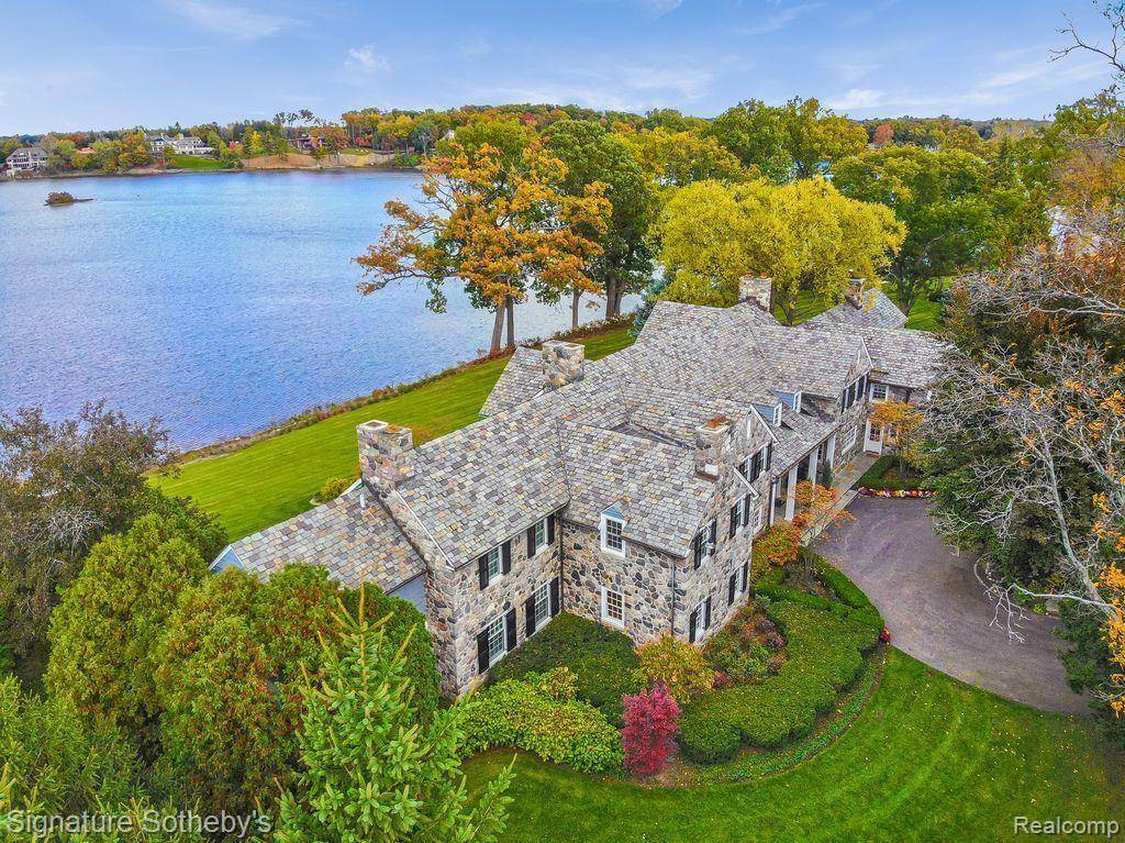 Bloomfield Hills, MI 48302,1500 W LONG LAKE Road