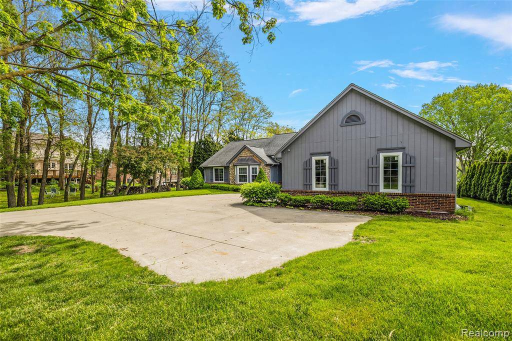 Lake Orion, MI 48362,385 JOSLYN Road