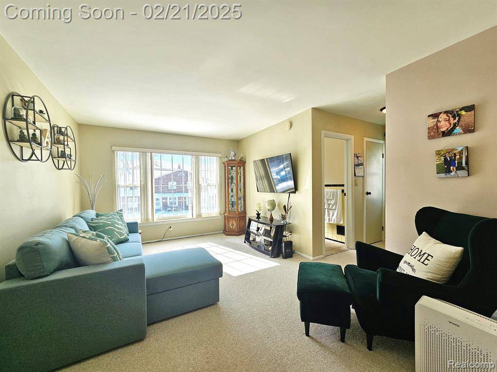 Saint Clair Shores, MI 48080,23213 EDSEL FORD Court