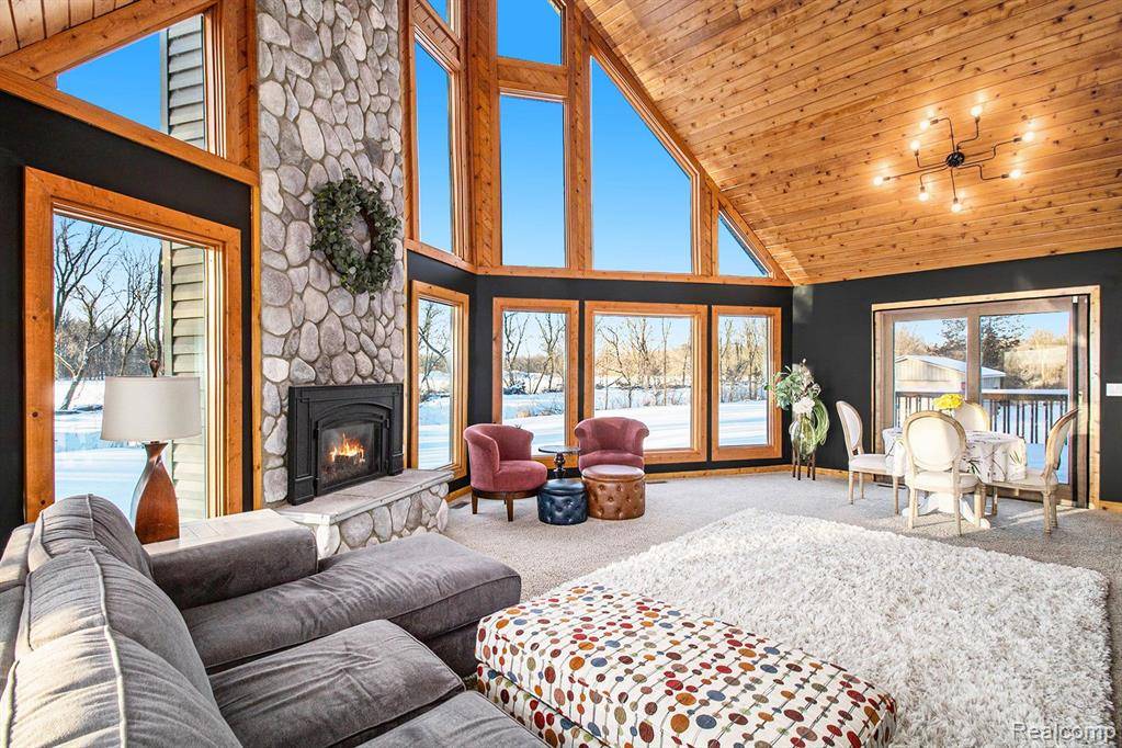 Howell, MI 48843,4664 BENTLEY LAKE Road
