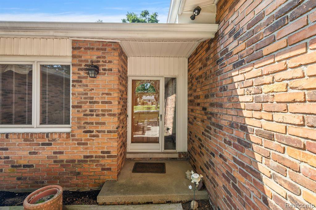 Bloomfield Hills, MI 48304,2754 COLONIAL Way