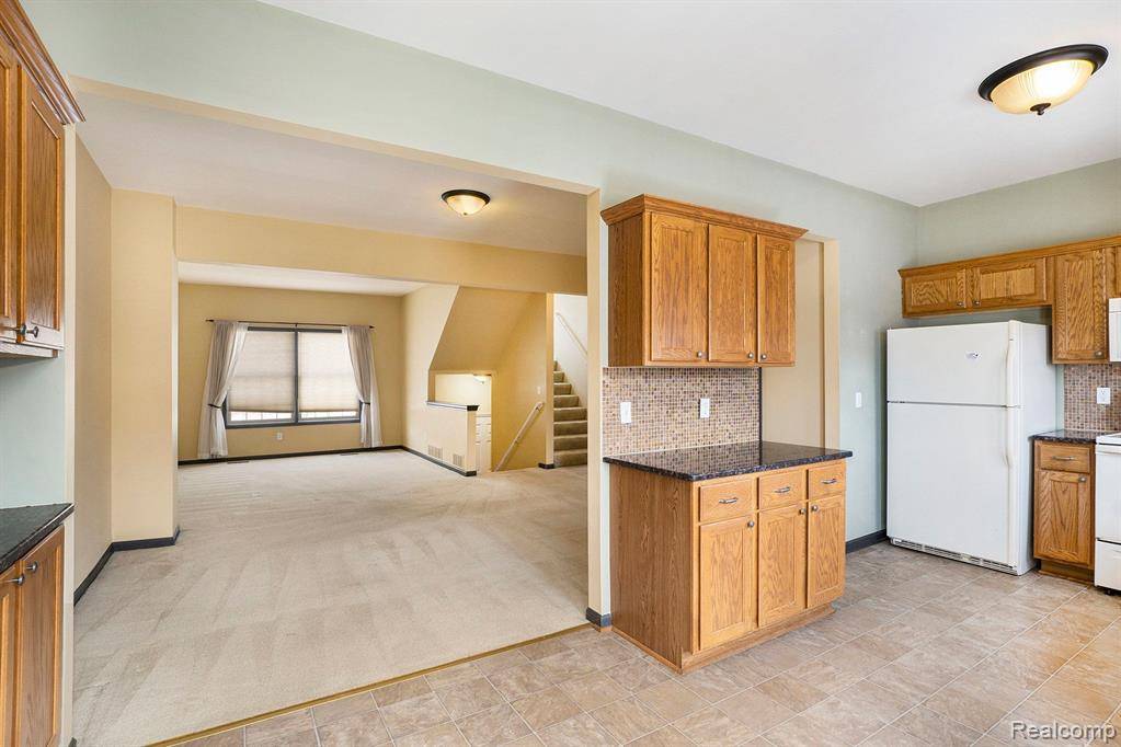 Fenton, MI 48430,724 EAGLE Drive