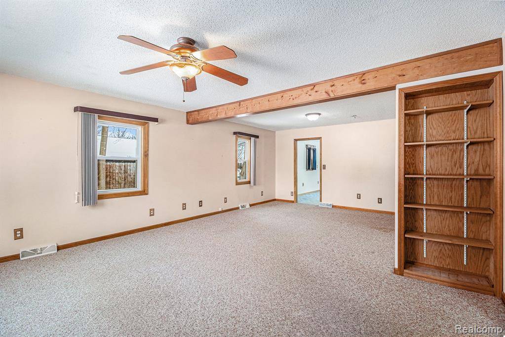 Waterford, MI 48327,6498 Simmons Drive