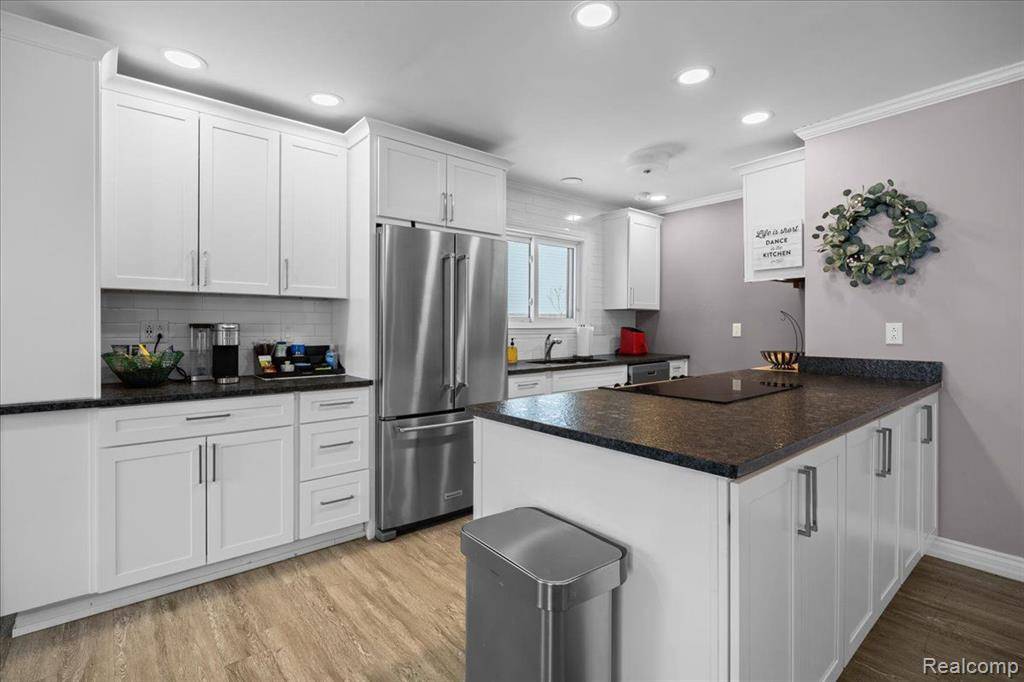 Farmington Hills, MI 48335,22208 WINGATE