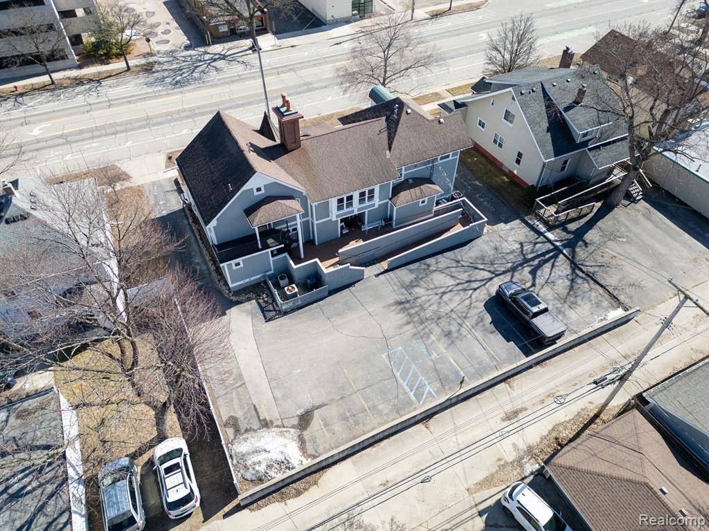 Royal Oak, MI 48067,910 S WASHINGTON Avenue