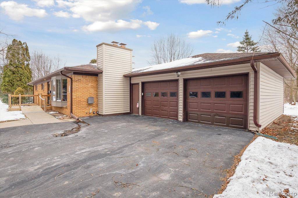 Chelsea, MI 48118,310 TAYLOR Lane