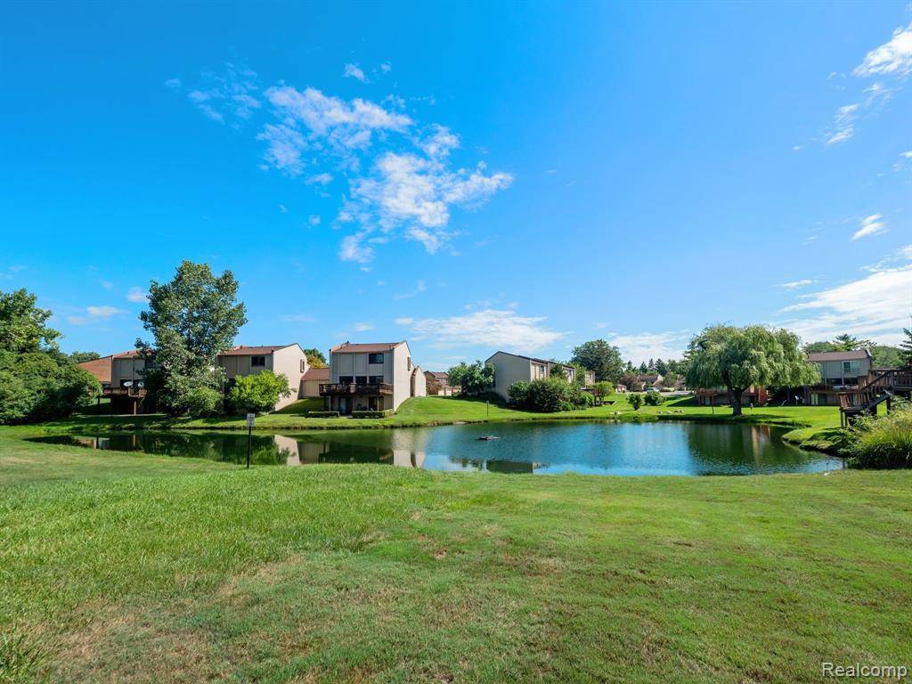 West Bloomfield, MI 48323,3054 MOON LAKE Drive