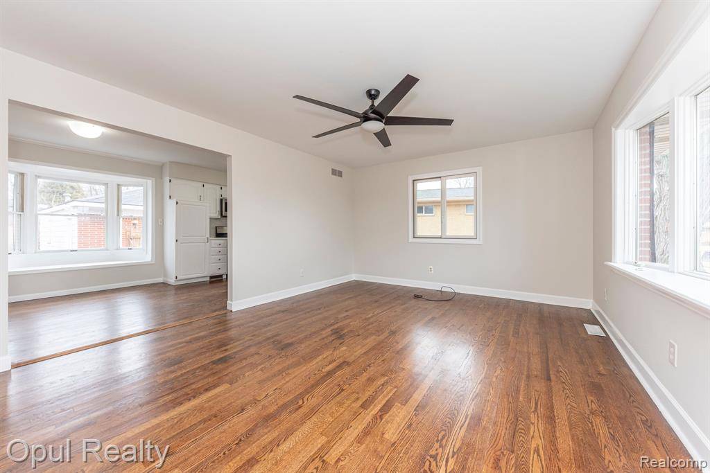 Westland, MI,32806 COMANCHE Street