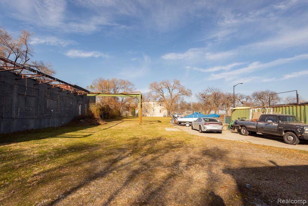 Detroit, MI 48216,71 W GRAND Boulevard
