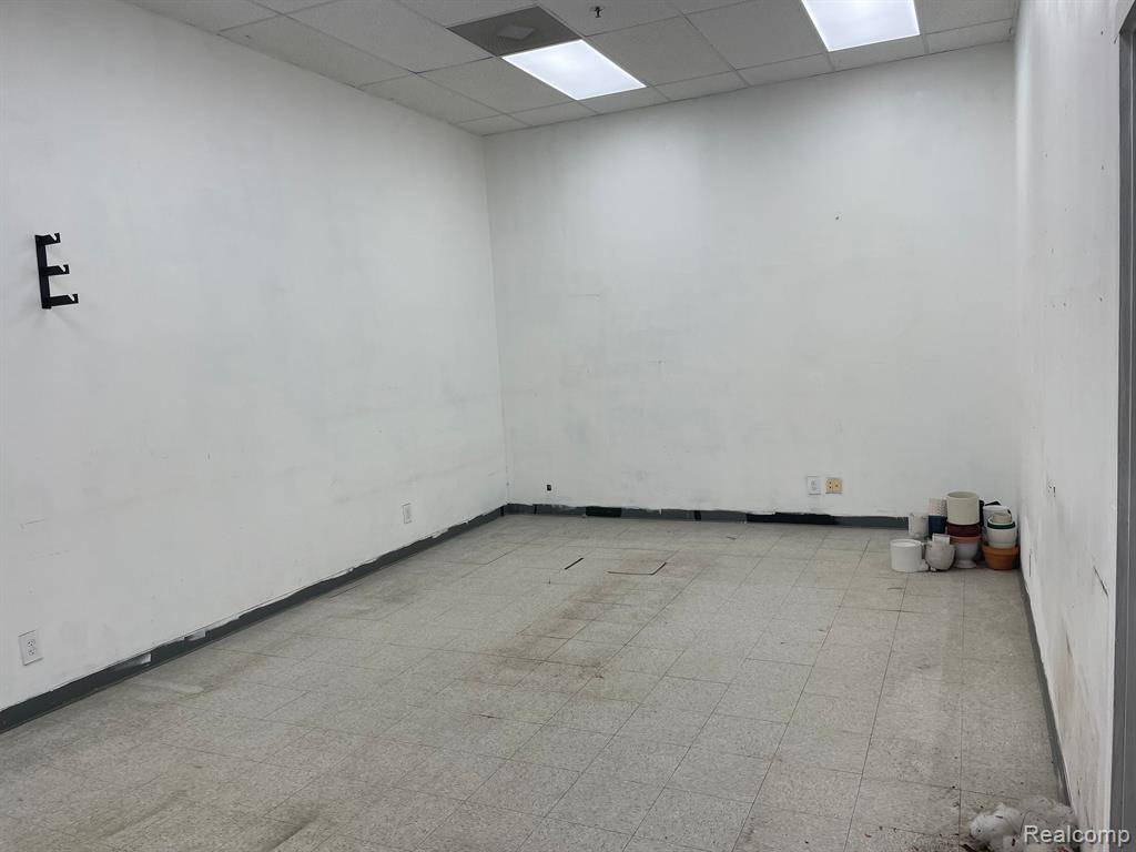 Mount Clemens, MI 48316,36 N New N Street