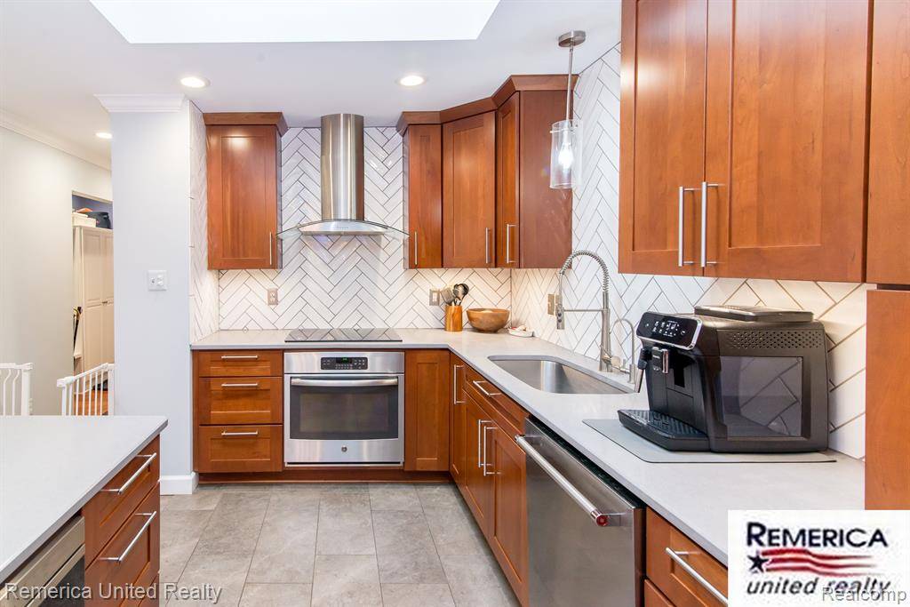 Farmington, MI 48335,35563 HERITAGE Lane
