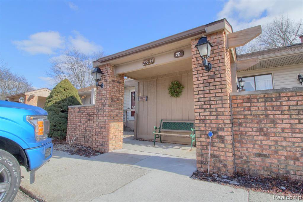 South Lyon, MI 48178,25635 Lexington
