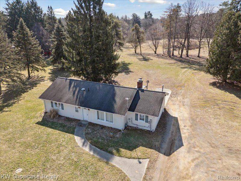 Milford, MI 48381,1700 COOLEY LAKE Road