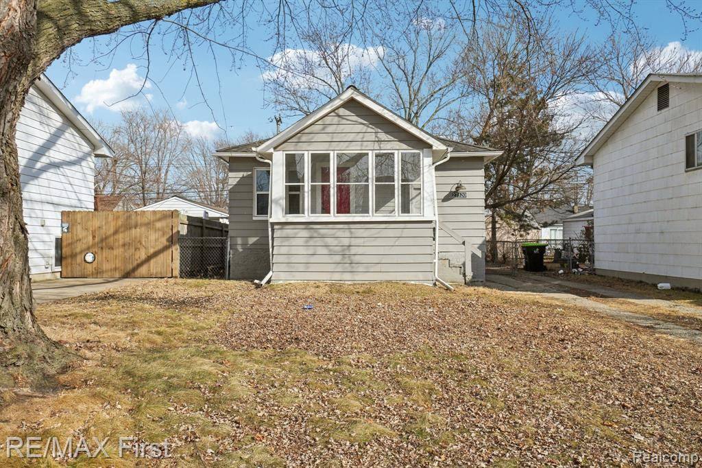 Madison Heights, MI 48071,27320 GROVELAND Street