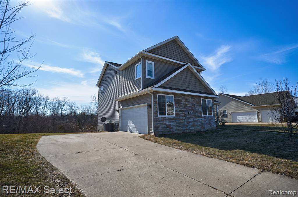 Grand Blanc, MI 48439,4062 OAK Street