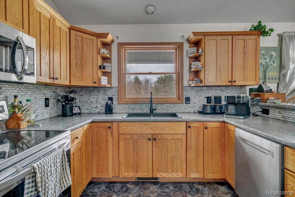 Mayville Vlg, MI 48744,2509 E BLACKMORE Road