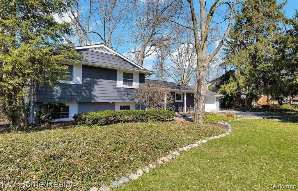 Bloomfield Hills, MI 48301,6572 SPRUCE Drive