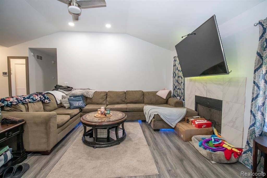 Clinton Twp, MI 48035,22531 GLEN OAK Drive