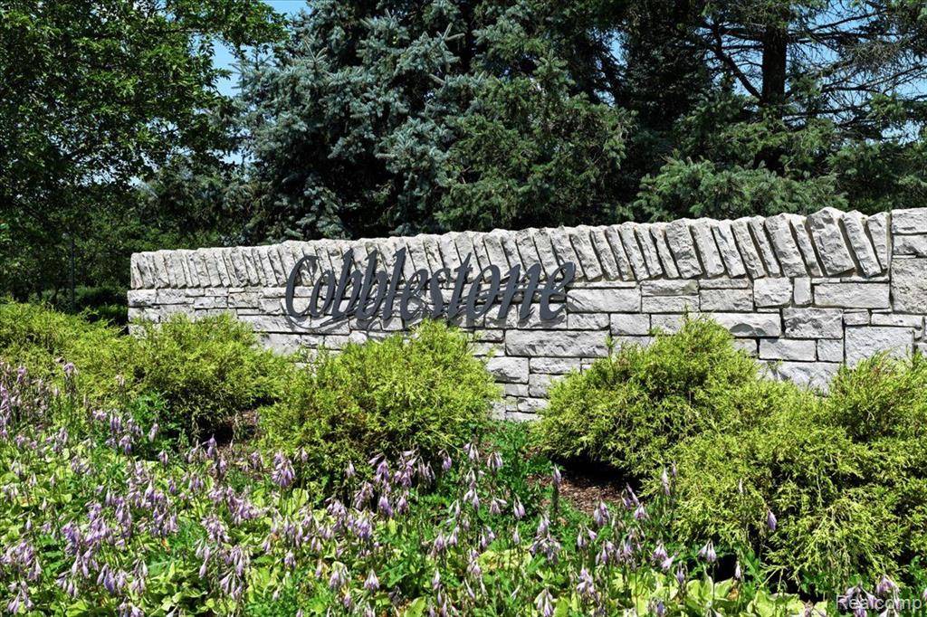 Highland, MI,2402 CANTERWOOD