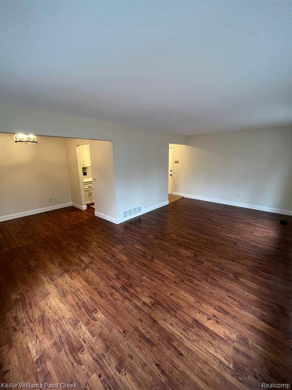 Bloomfield Hills, MI 48304,580 E FOX HILLS Drive