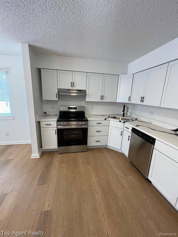 Monroe, MI 48162,927 N MACOMB Street