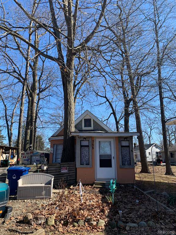 Waterford, MI 48328,755 CEDARLAWN Road