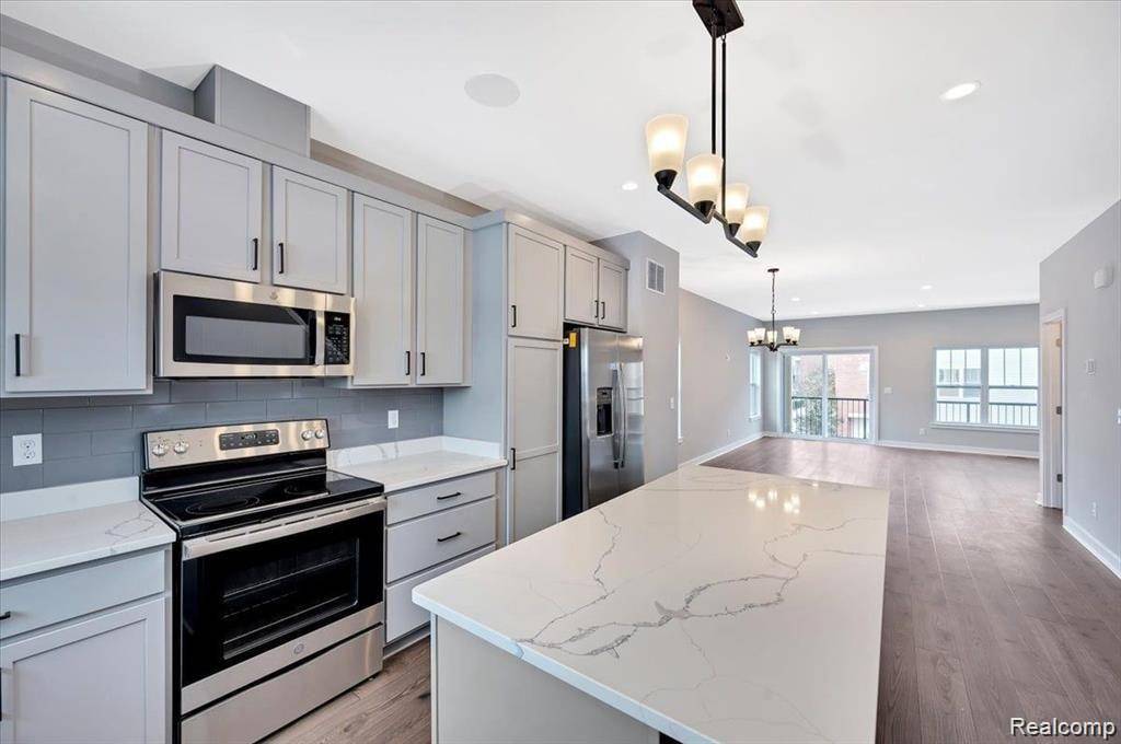 Novi, MI,41634 ORIANNA Lane