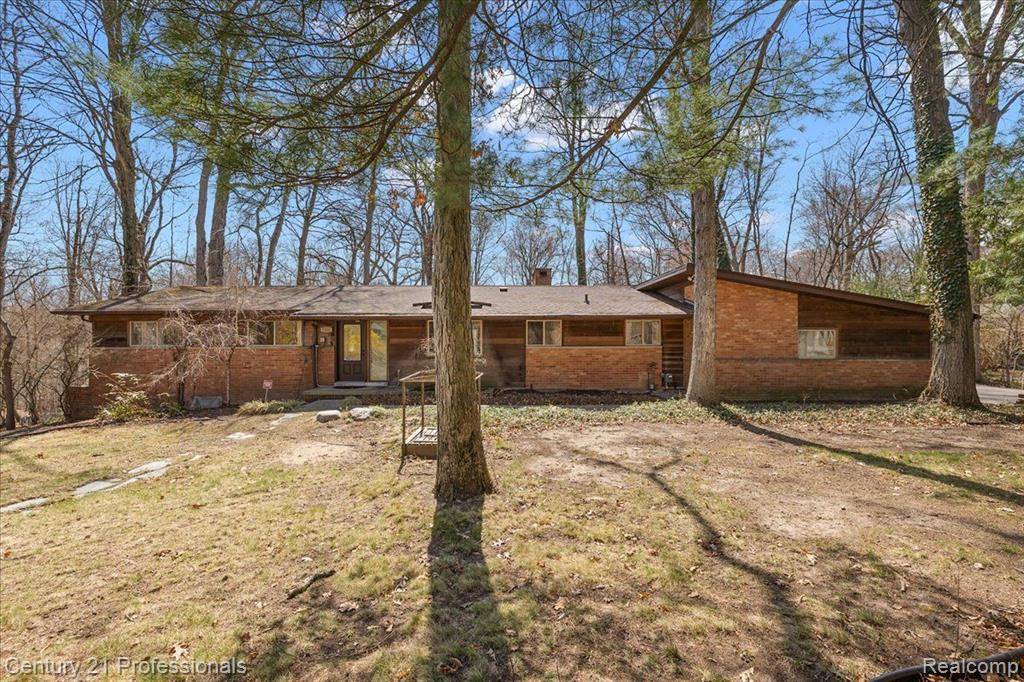 Bloomfield Hills, MI 48301,7300 KINGSWOOD Drive