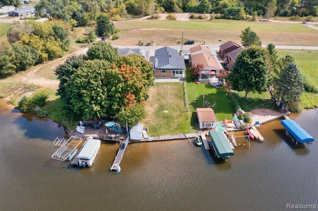Brighton, MI 48114,2615 WOODLAND COVE Drive