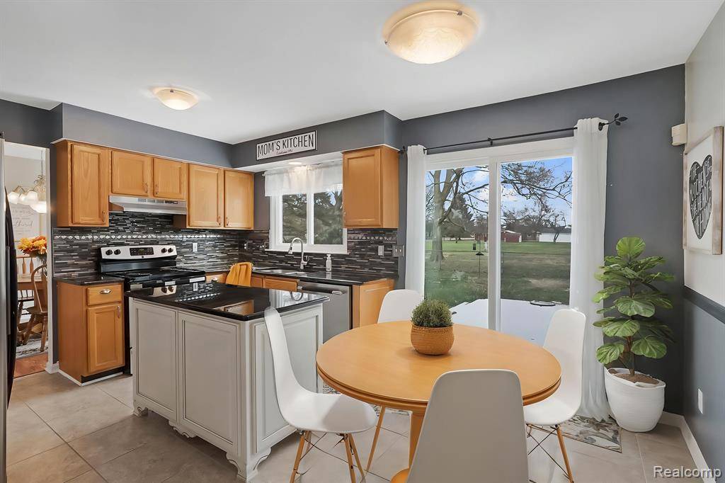 Belleville, MI 48111,42860 BERKDALE Drive