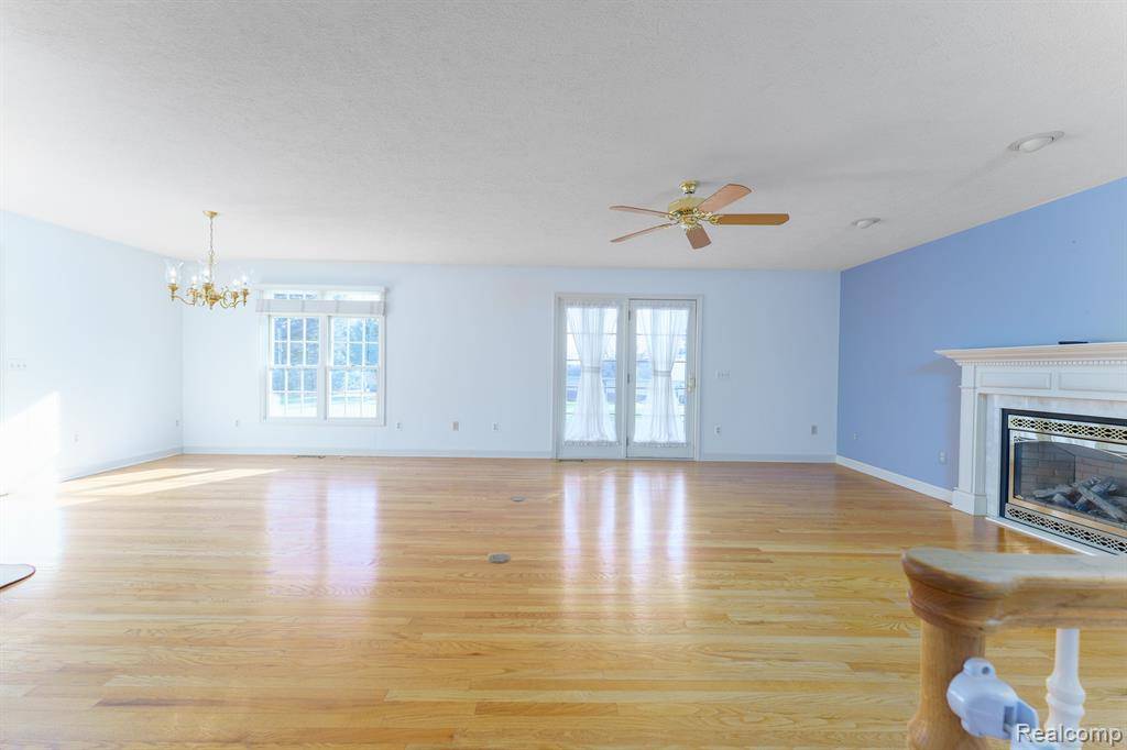Fowlerville, MI 48836,530 N GRAND Avenue