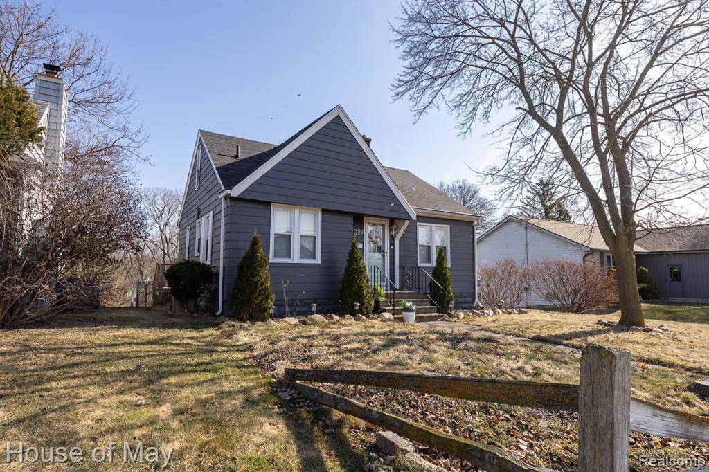 Grand Blanc, MI 48439,11029 WALKER Street