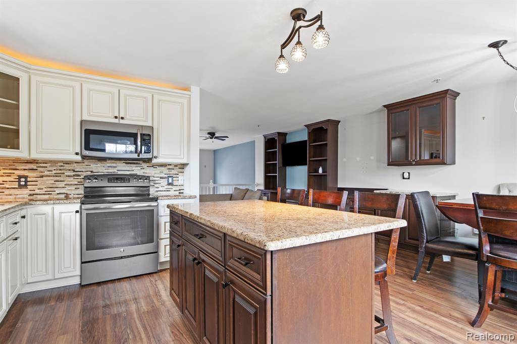 Walled Lake, MI 48390,163 E BAY Drive