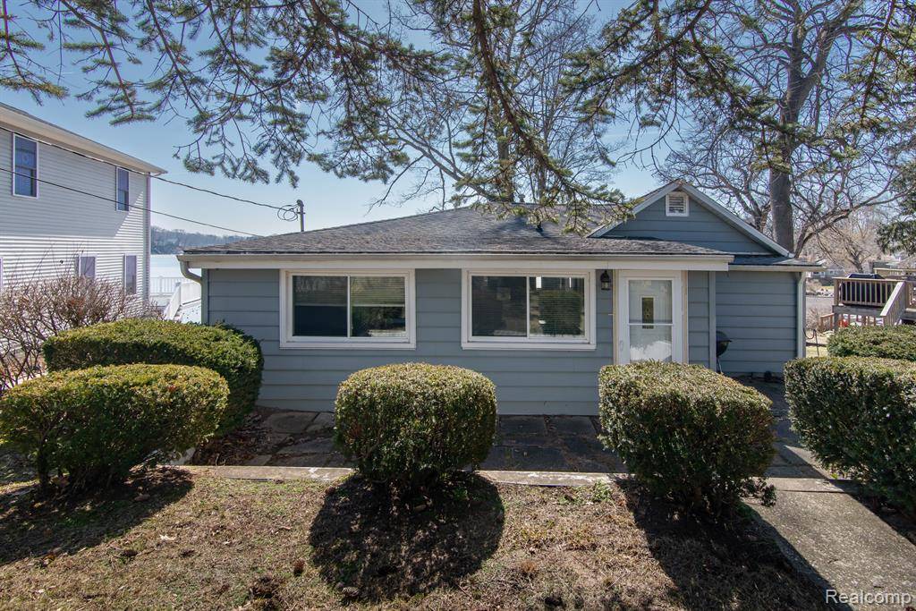 Dowagiac, MI 49047,94687 Oak Street