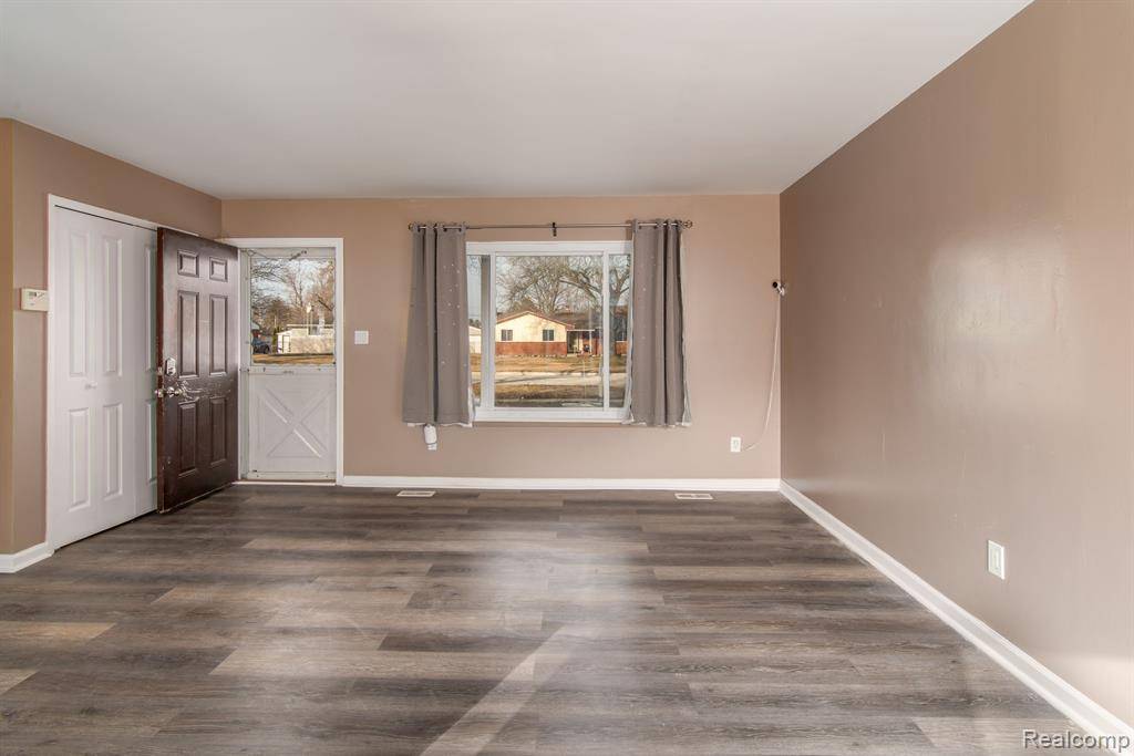 Romulus, MI 48174,15427 BRANDT Street